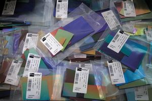 dichroic 2mm on black 100gr 